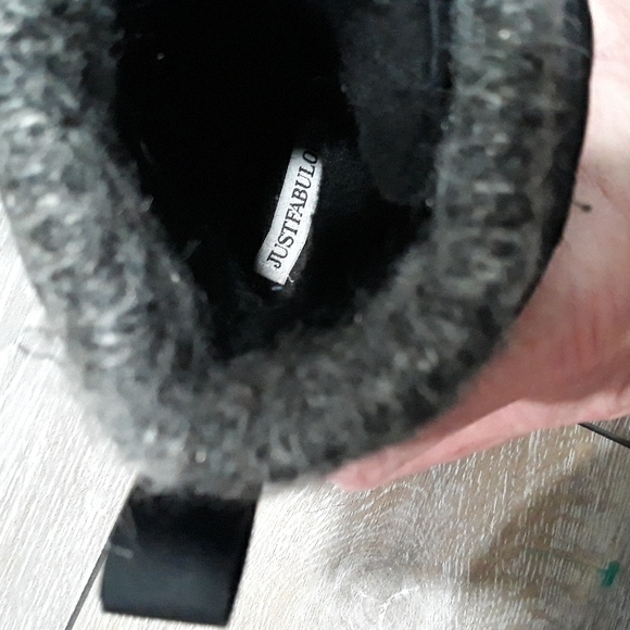 Just Fabulous black nylon and rubber lace up rain boots. Size 7.5 - Picture 7 of 9